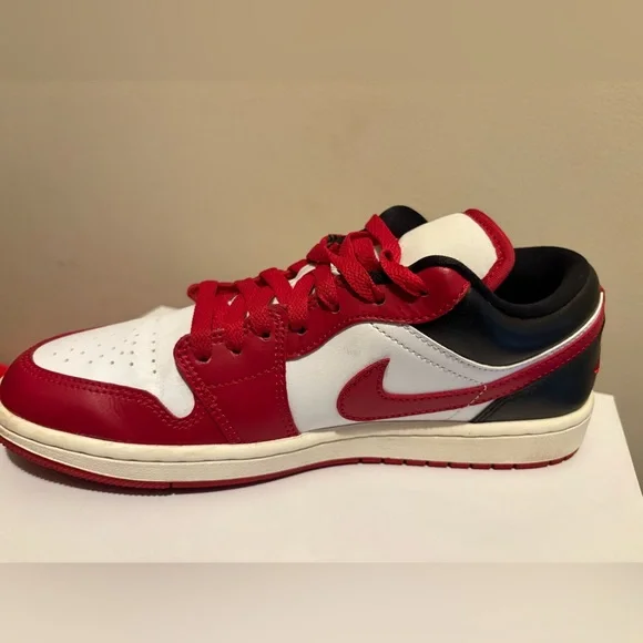 Nike Air Jordan 1 Low “Chicago” White Red Black Sneakers Women 9 men 7.5 - Picture 3 of 6